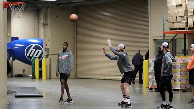 Flyers-Warmup-Len-Redkoles.jpg